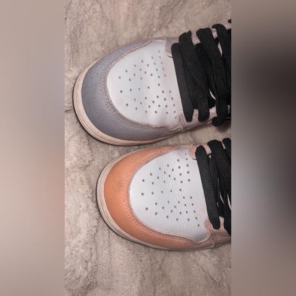 In box Men’s Jordan 1s - Picture 9 of 16